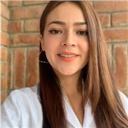 Estudiante de Máster en Investigación Biomédica y grado en Bioquímica y Farmacia, imparte clases de ciencias.